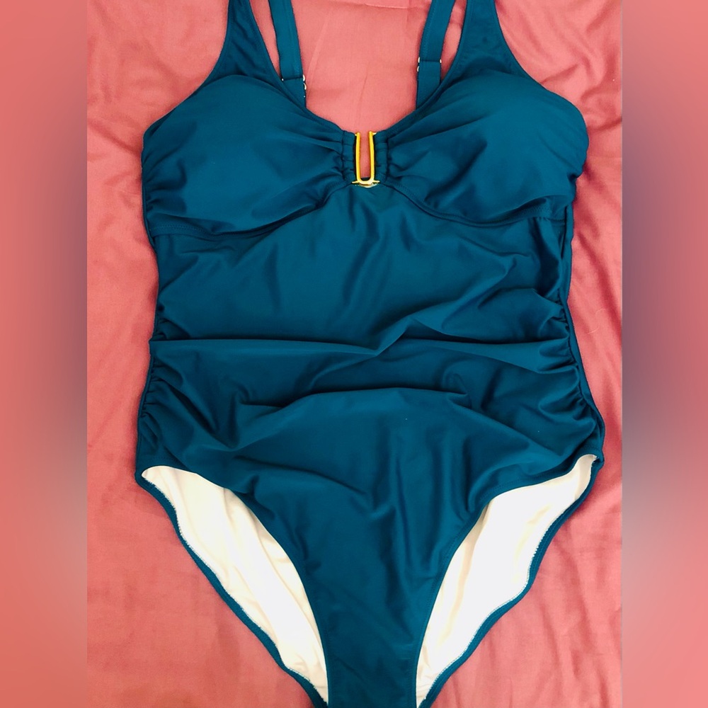 B SWIM gorgeous and flattered teal one piece. Flattering with lots of ruching